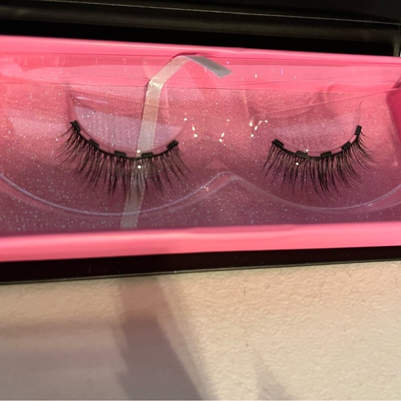 Moxie Magnetic Eyelash Lot (with ToniB) - Picture 5 of 6